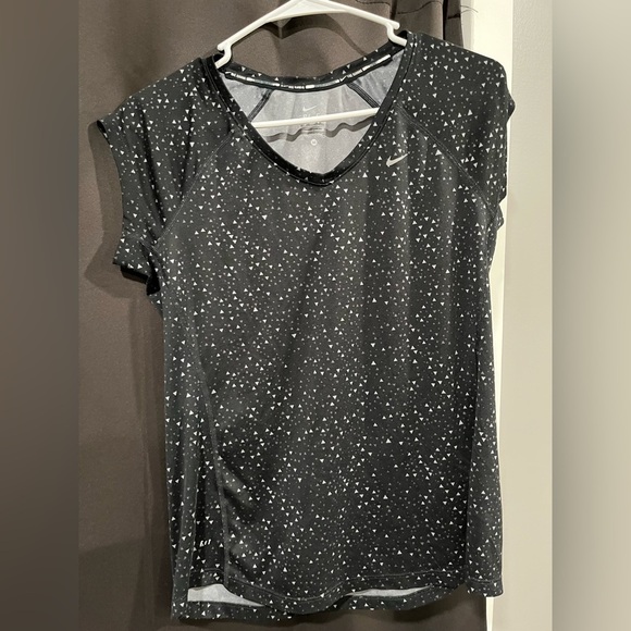 Nike tee - Picture 1 of 3